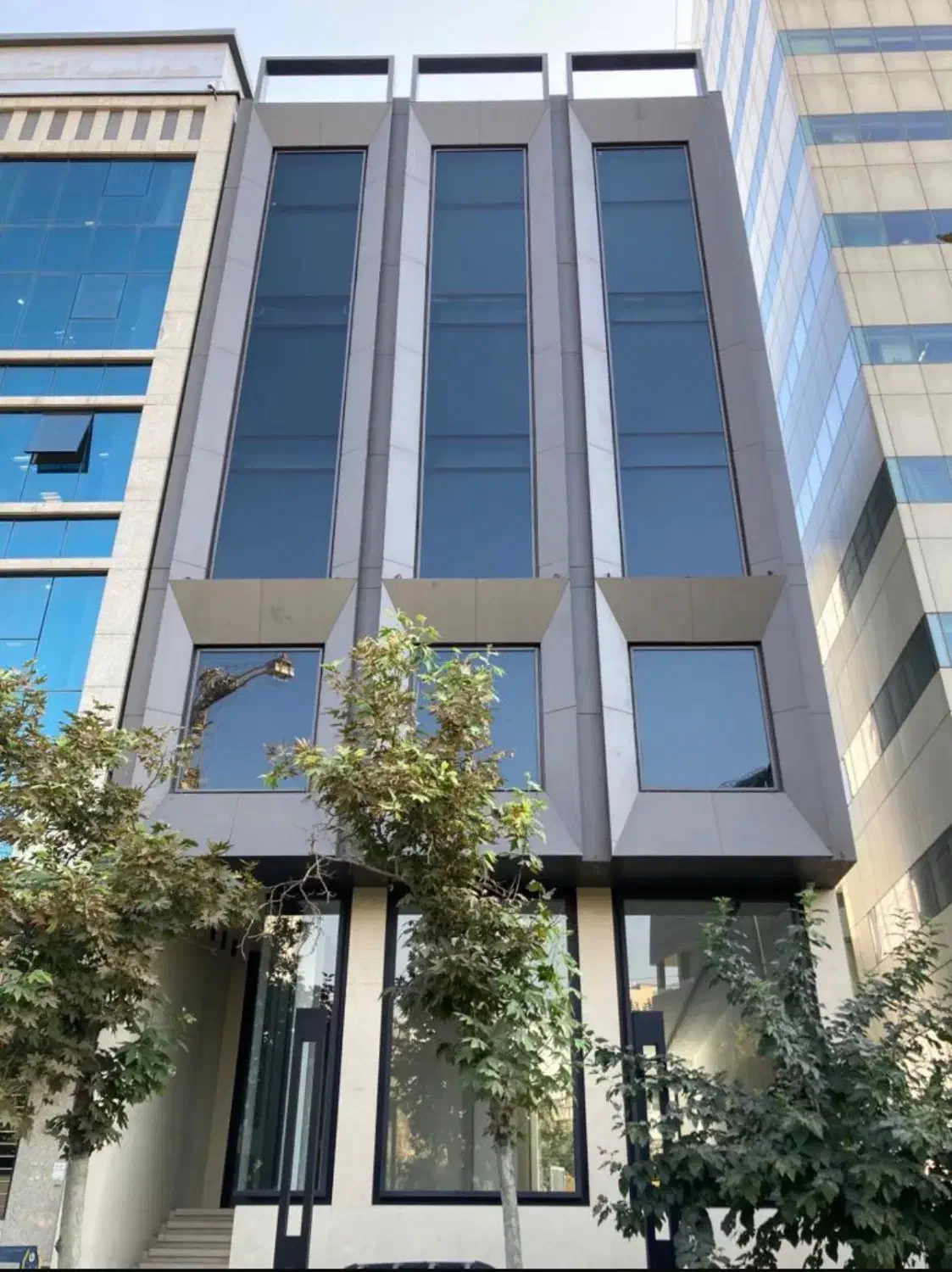 جردن  ساختمان اداری ۱۵۰۰ متر بنای مفید|فروش دفتر کار، اتاق اداری، مطب|تهران, امانیه|دیوار