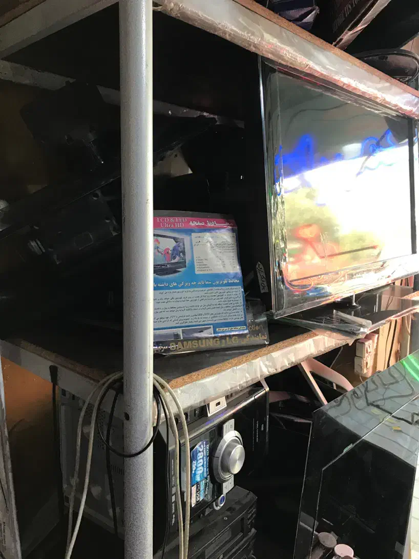 ویترین بسیار مستحکم و تمیز|فروشگاه و مغازه|مشهد, رضاشهر|دیوار