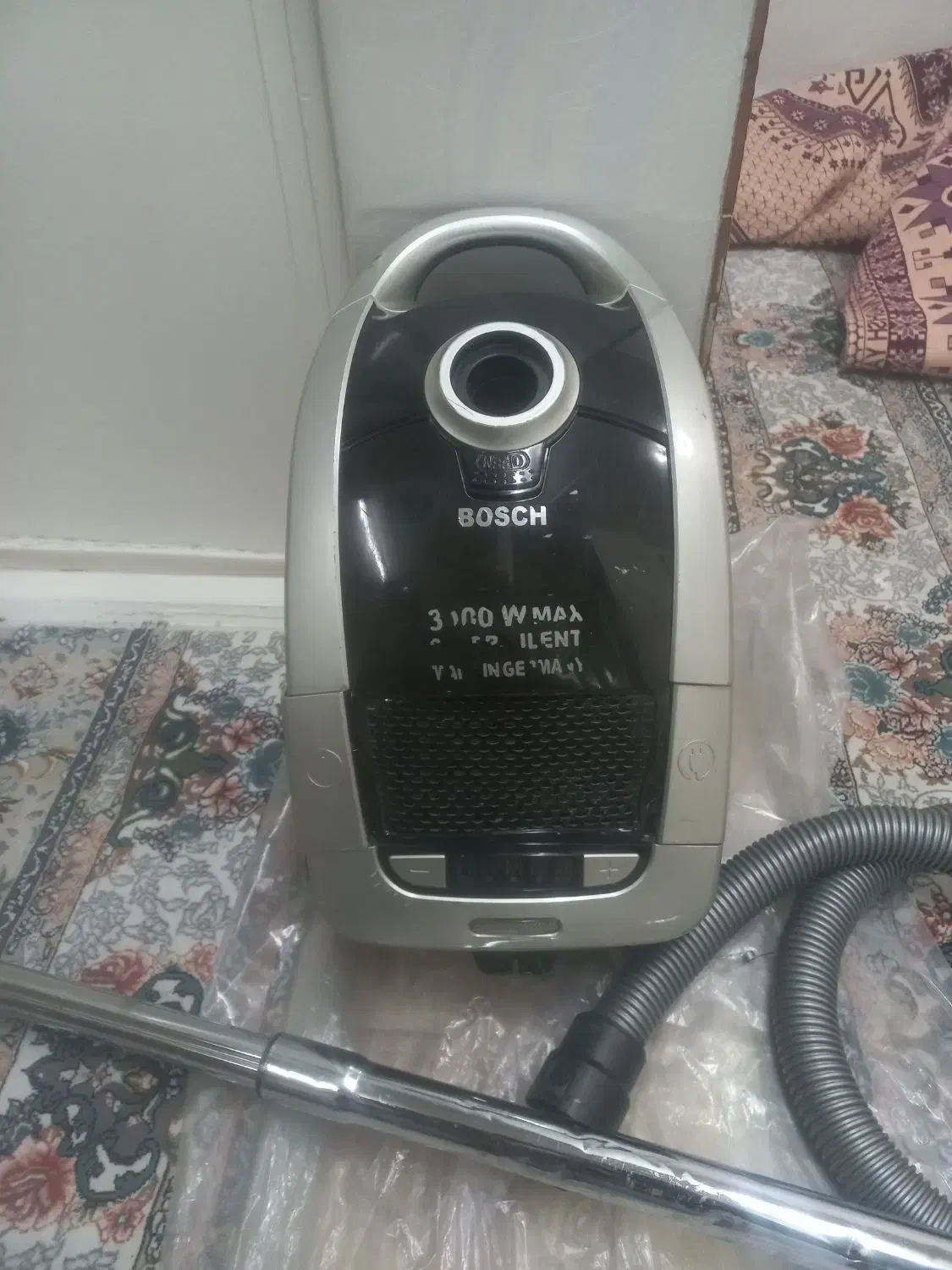 جارو برقی۳۰۰۰ بوش اصلی وارداتی سری قدیم بشرط سلامت|جاروبرقی، جارو شارژی، بخارشو|تهران, دولاب|دیوار