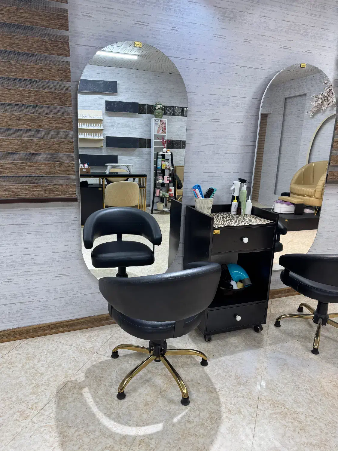 استخدام و اجاره میز ناخن و صندلی رنگ و کراتین|استخدام درمانی، زیبایی، بهداشتی|قدس, شهرقدس|دیوار