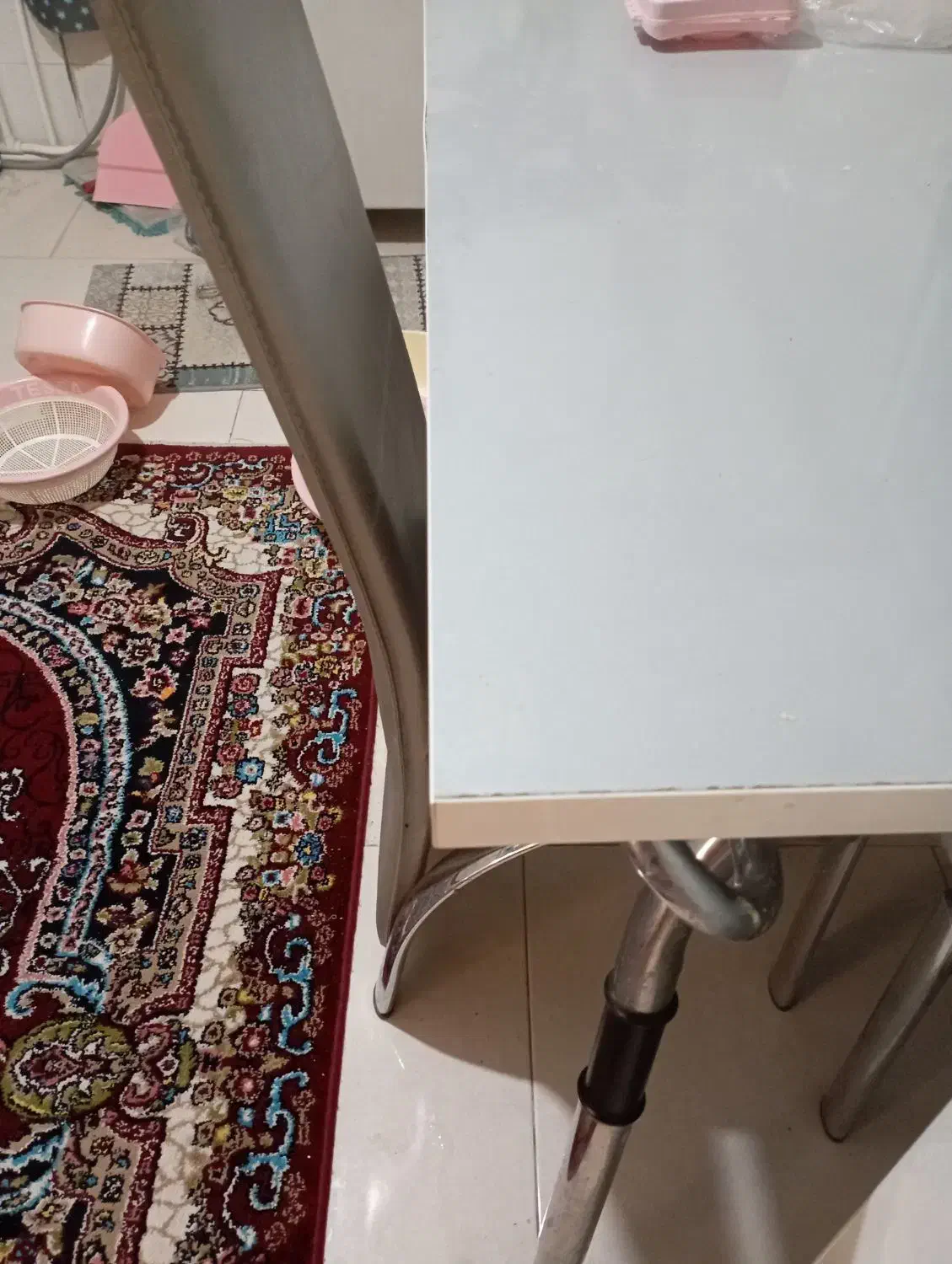 میزناهارخوری|میز و صندلی غذاخوری|میانه, |دیوار