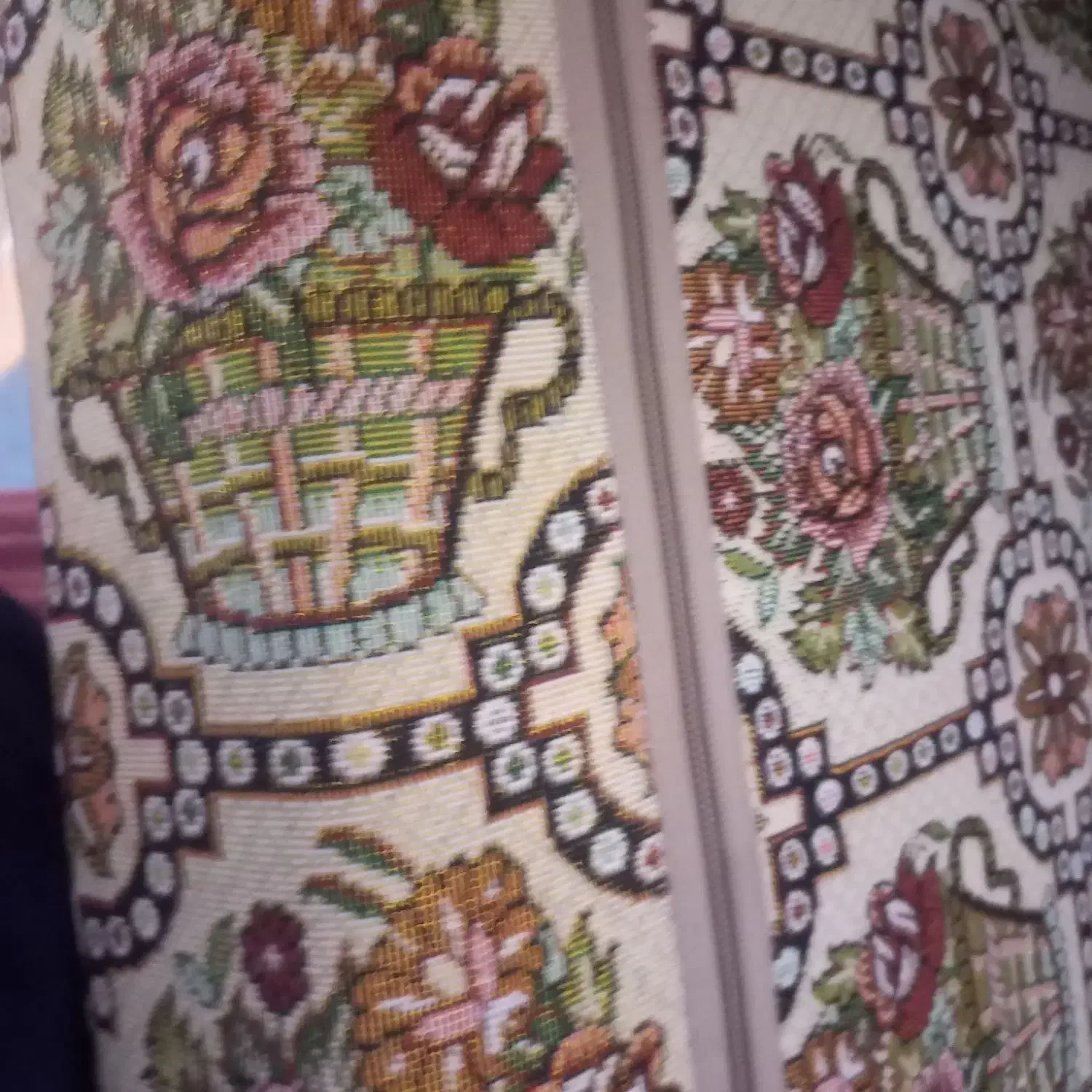 یک جفت پشتی|پشتی|کرج, حصارک پایین|دیوار