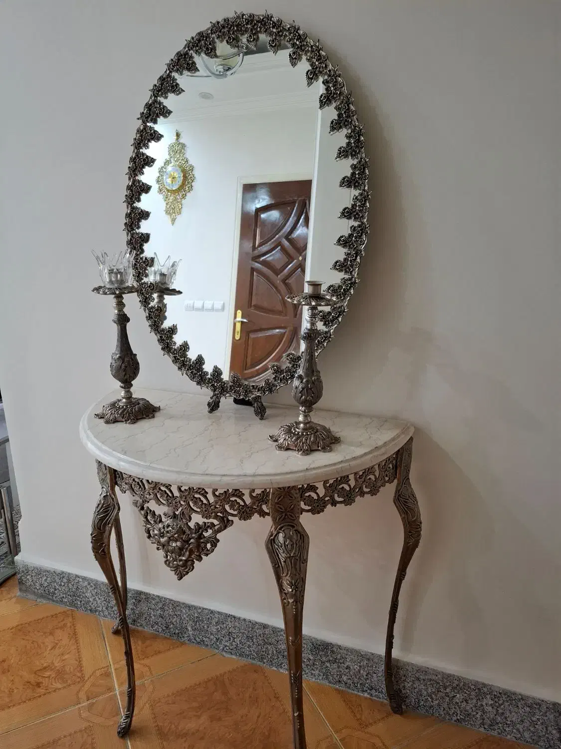 آینه و شمعدان|آینه|ری, شهید غیوری (ابن باویه)|دیوار