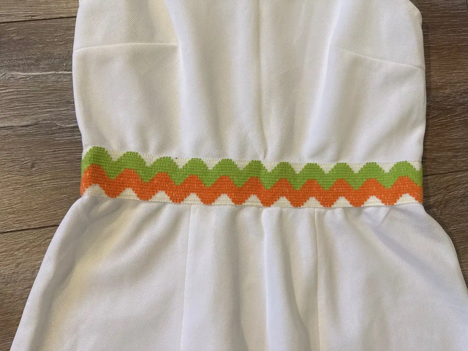 پیراهن تنیس انگلیسی سایز ۳۸-۴۰ با نوار نارنجی -سبز|لباس|تهران, فرمانیه|دیوار