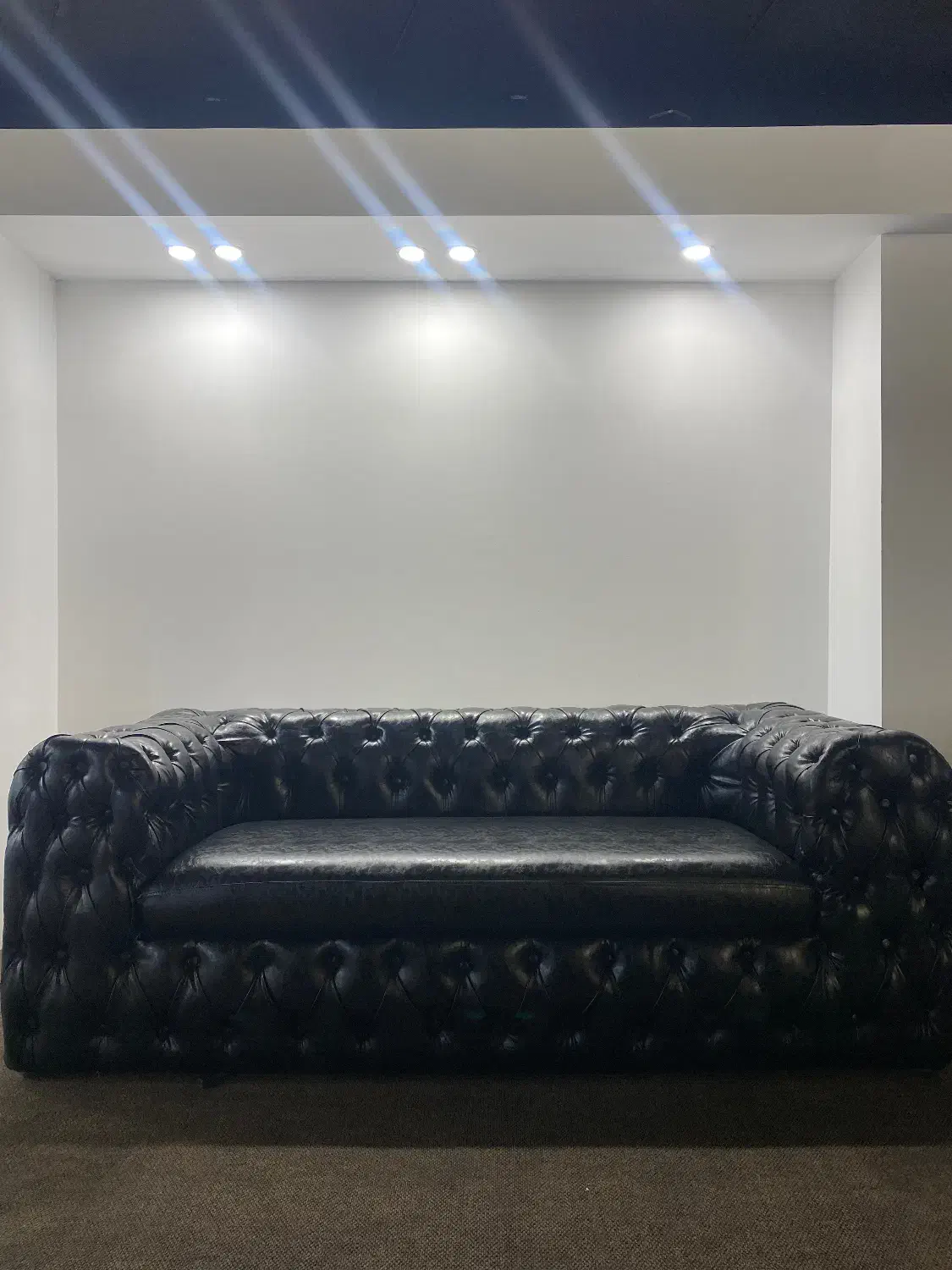 مبل چستر چرم|مبلمان خانگی و میز عسلی|شیراز, صنایع الکترونیک|دیوار