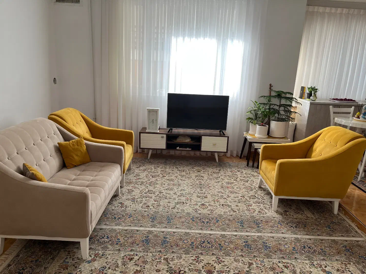 مبل راحتی در حد نو|مبلمان خانگی و میز عسلی|سنندج, |دیوار