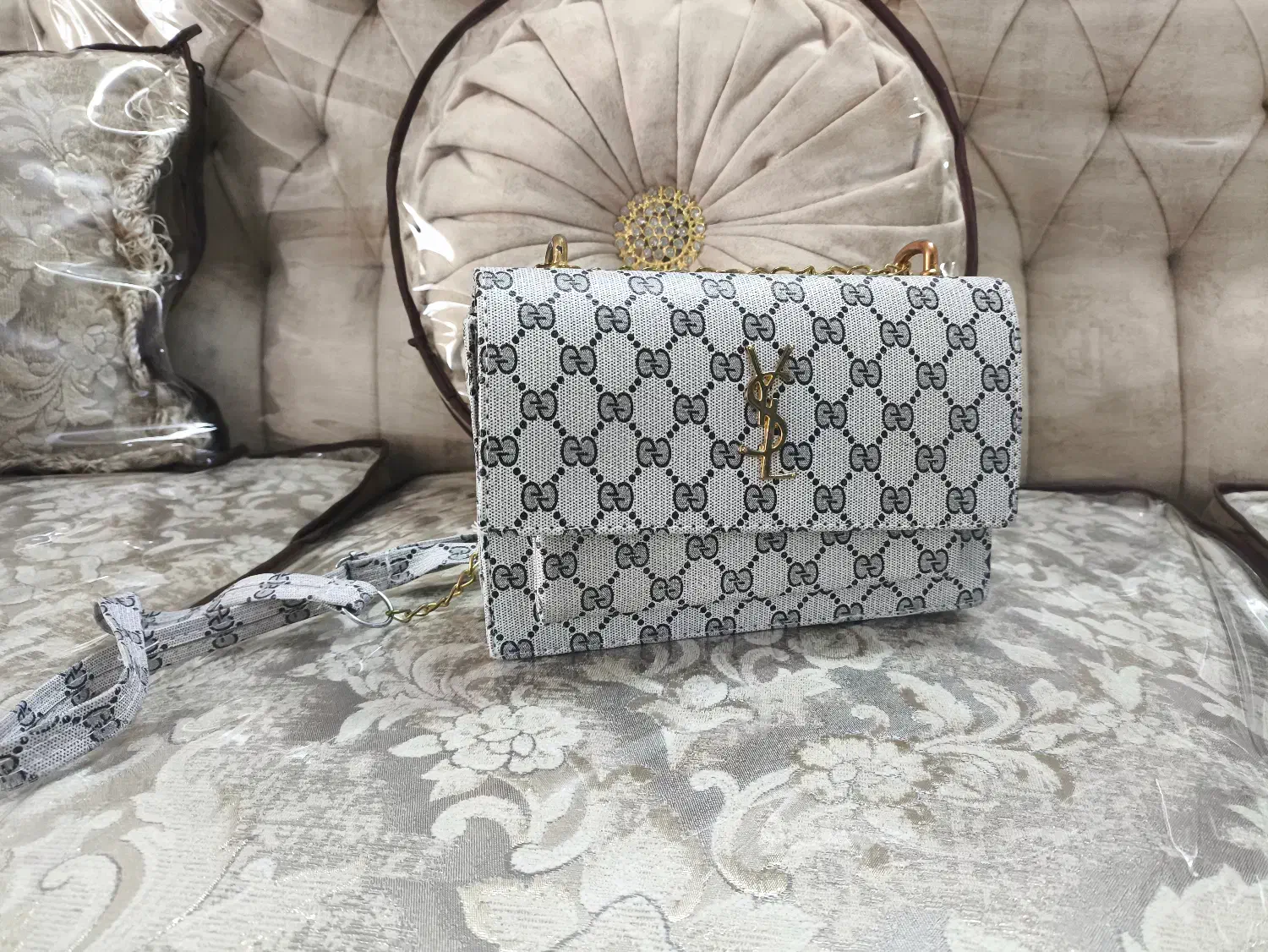 کیف|کیف، کفش، کمربند|فلاورجان, |دیوار