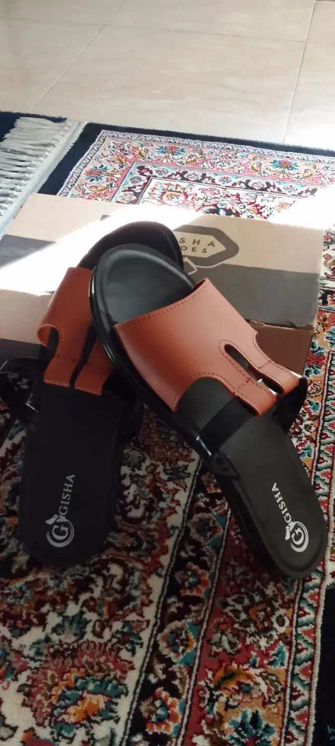 یک جفت دمپایی|کیف، کفش، کمربند|ساوه, |دیوار