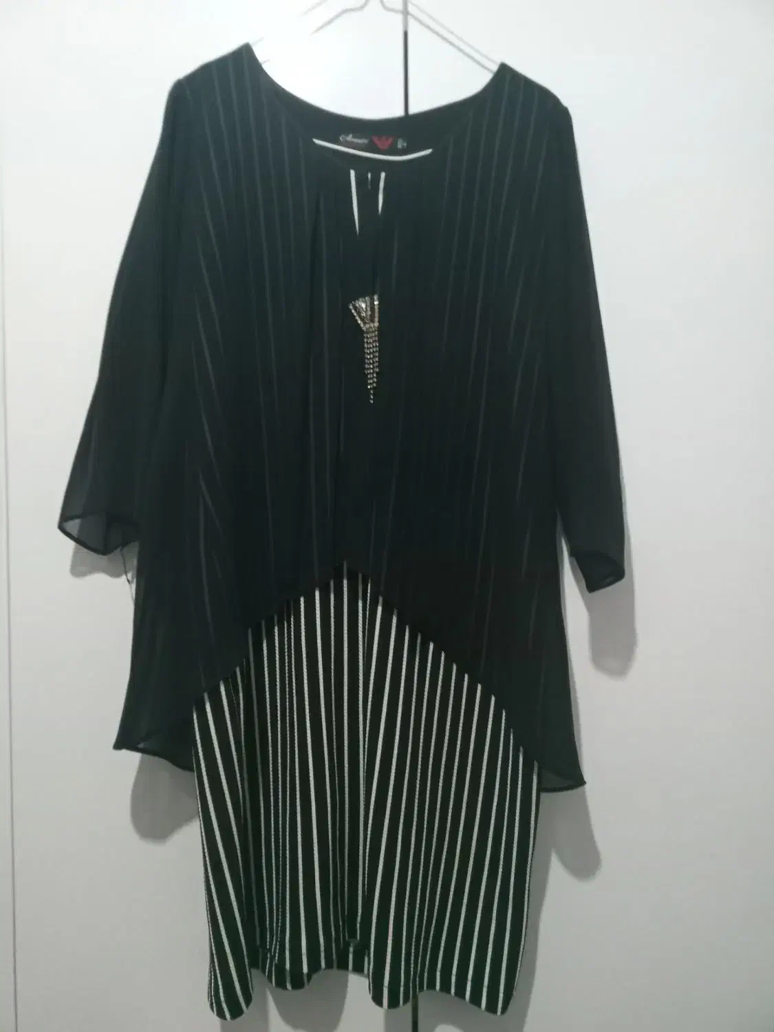 شومیز مجلسی|لباس|رباط‌کریم, شترخوار|دیوار