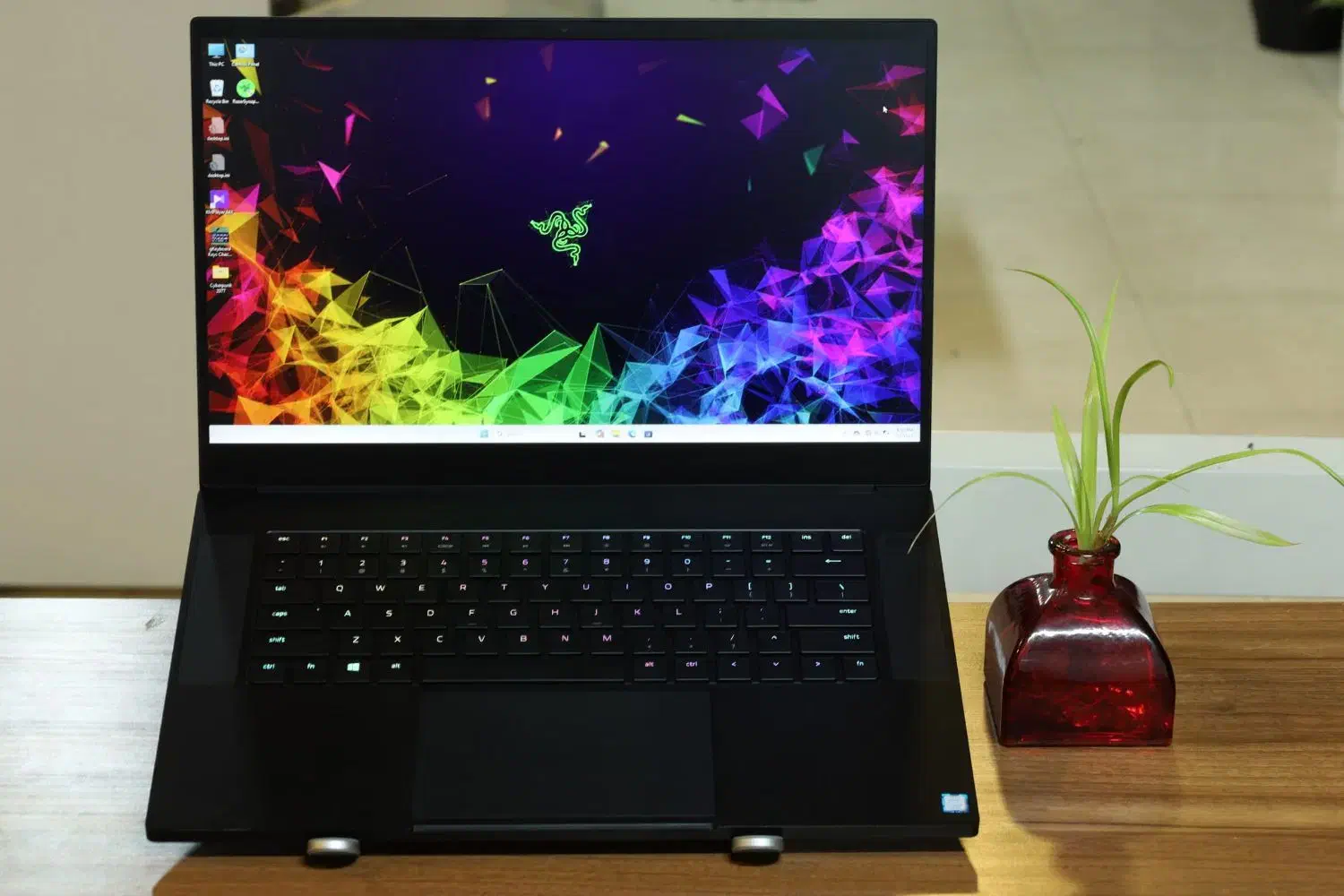 RAZER کمیاب با ۸گیگ گرافیک مجزا core i7 ram 32|رایانه همراه|شیراز, فرگاز|دیوار