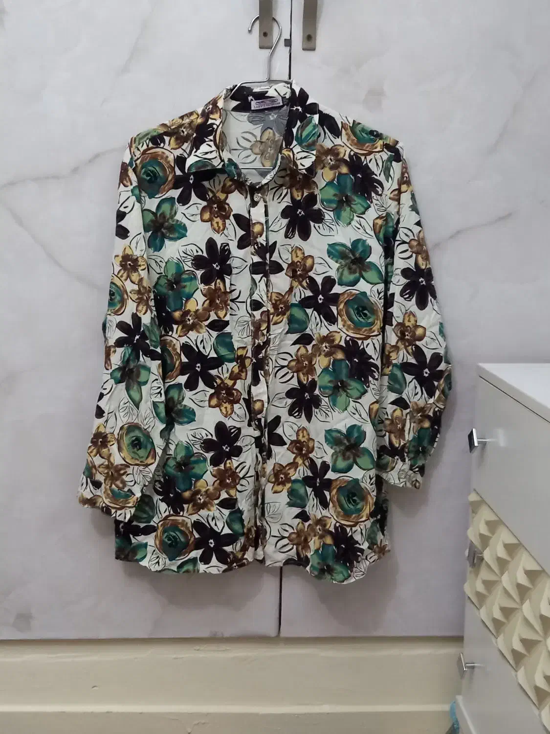 لباس|لباس|تهران, بلورسازی|دیوار