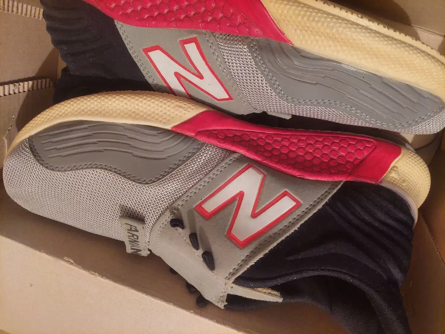 کتونی ورزشی رانینگ ۴۳|تجهیزات ورزشی|تهران, چوب تراش|دیوار