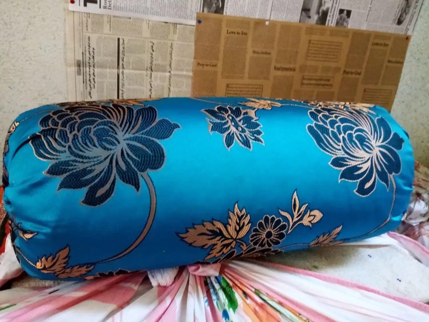 بالش شاه نشین 4جفت|رختخواب، بالش، پتو|شیراز, زرهی|دیوار