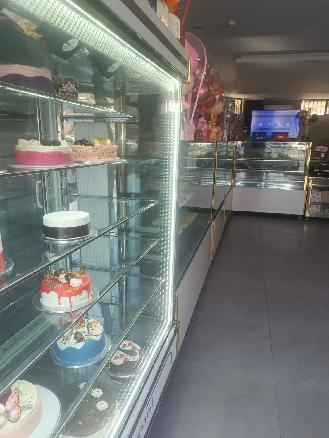 یخچال و ویترین شیرینی فروشی با دکور و...|فروشگاه و مغازه|شهرکرد, |دیوار