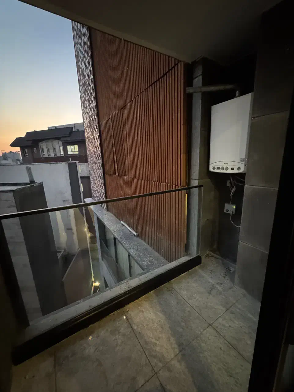 ۱۲۰متر برنده جایزه معماری/نوساز مدرن/۲خواب اندرزگو