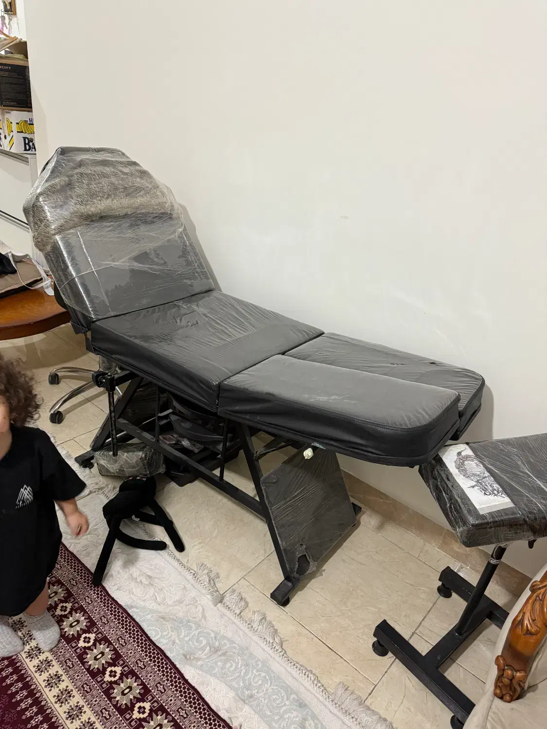 صندلی ارایشگاهی در حد نو|آرایشگاه و سالن‌های زیبایی|اندیشه, اندیشه فاز ۱|دیوار