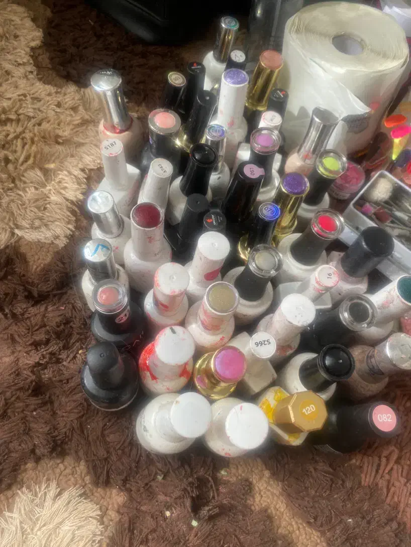 فروش کامل و تکی وسایل کاشت ناخن|آرایشی، بهداشتی، درمانی|شیراز, گلکوب|دیوار