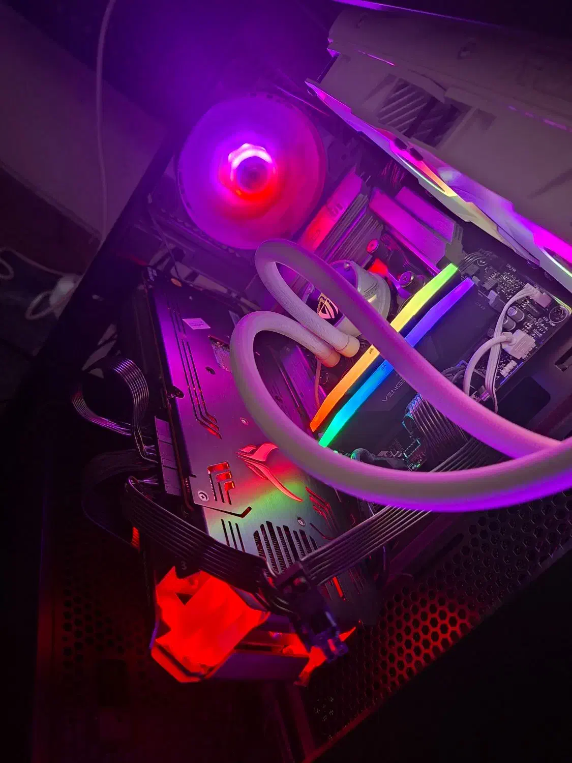 کیس فوق حرفه ای گیمینگ و رندرینگ|رایانه رومیزی|شیراز, شهرک مطهری|دیوار