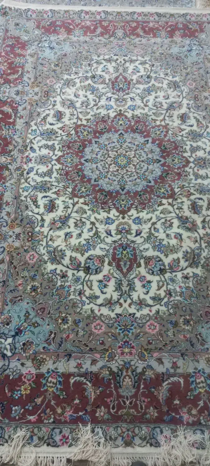 نخ کرک فرش دستبافت ۴ لا|لوازم خیاطی و بافتنی|کاشان, سه راه پرورشگاه|دیوار