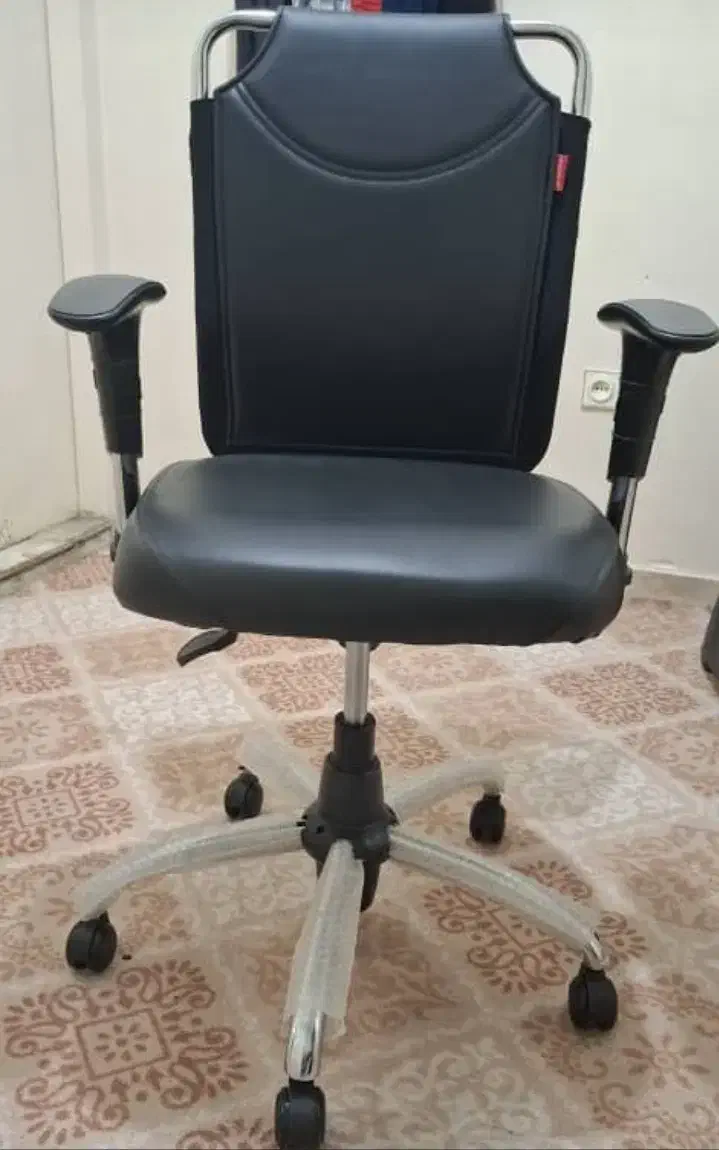 دو عدد صندلی اداری جک دار و چرخ دار نو نو|مبلمان اداری|تهران, هلال احمر|دیوار