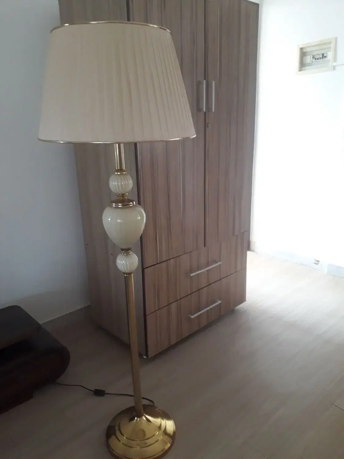 آباژور ایستاده|چراغ خواب و آباژور|رشت, استادسرا|دیوار