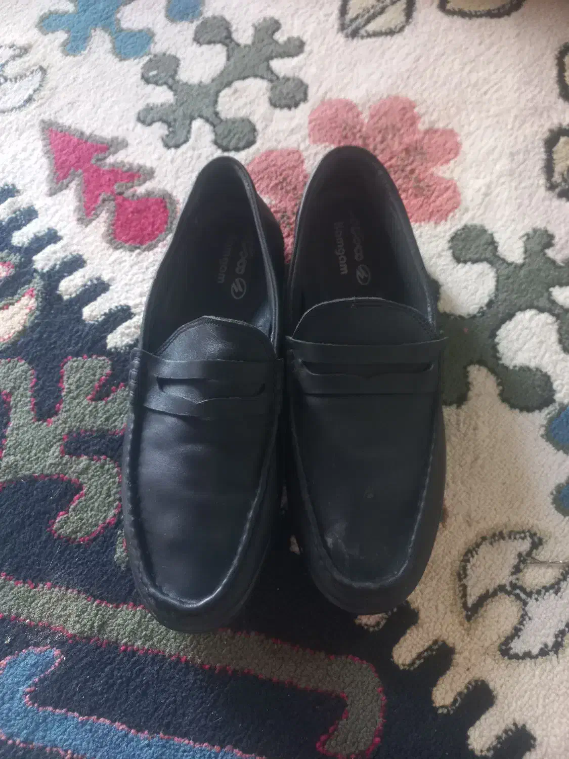 کفش|کیف، کفش، کمربند|مسجد سلیمان, |دیوار