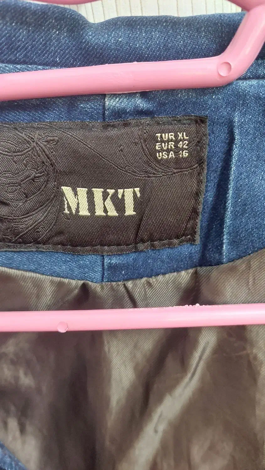 مانتو|لباس|رودسر, |دیوار