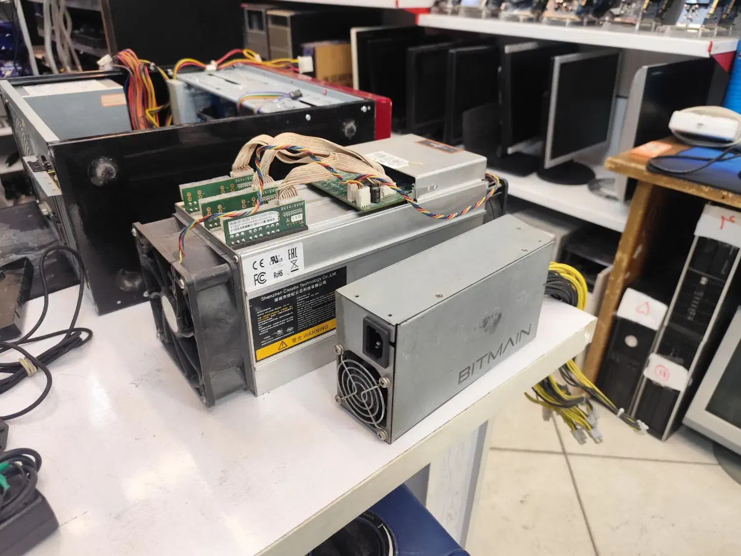 دستگاه ماینر ایسیک s9j برای بیت کوین+پاور|قطعات و لوازم جانبی رایانه|مشهد, جانباز|دیوار
