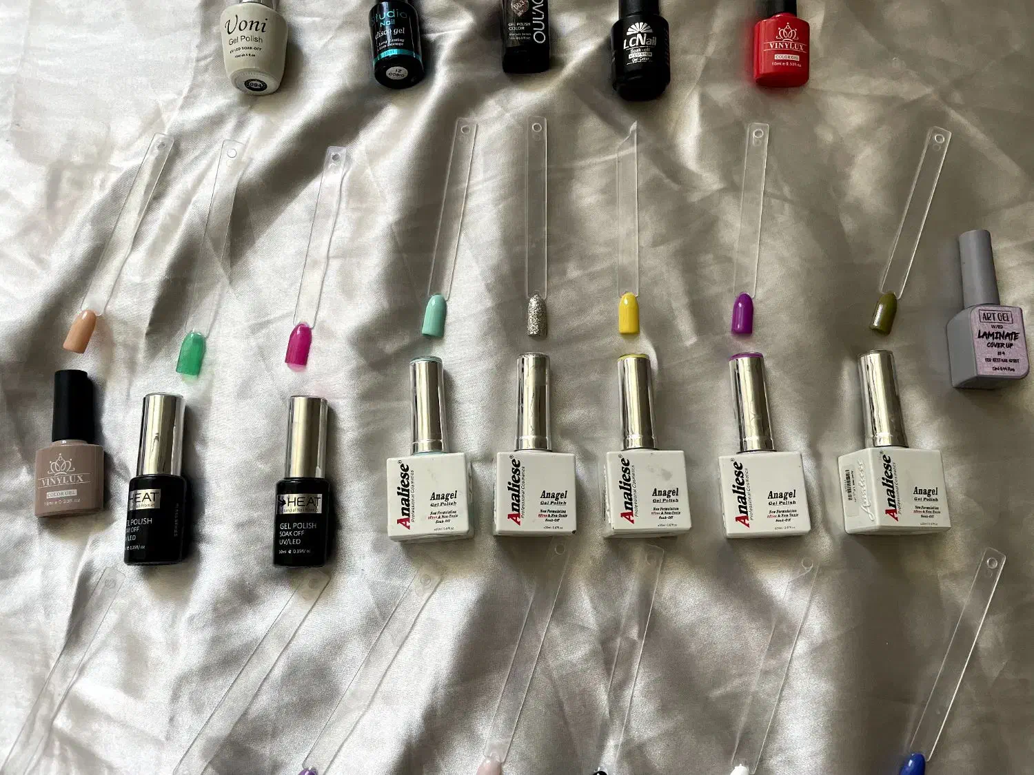 فروش لوازم ناخن به دلیل تغییر شغل|آرایشگاه و سالنهای زیبایی|گنبد کاووس, |دیوار