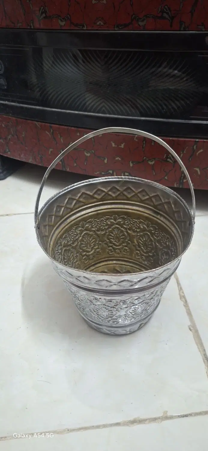 سطل آشغال برنجی|کلکسیون اشیاء عتیقه|مشهد, بهمن|دیوار
