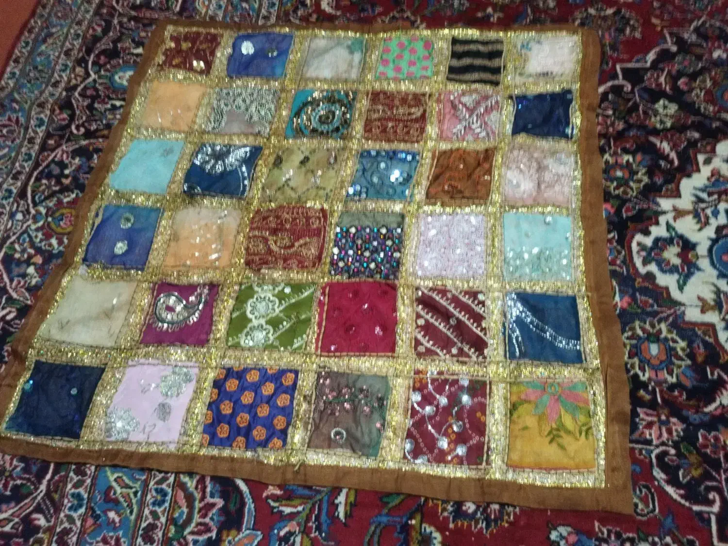 رومیزی سنتی سوزن دوزی ۴۰ تیکه هندی|کلکسیون اشیاء عتیقه|شاهین‌شهر, شهرک گلدیس|دیوار