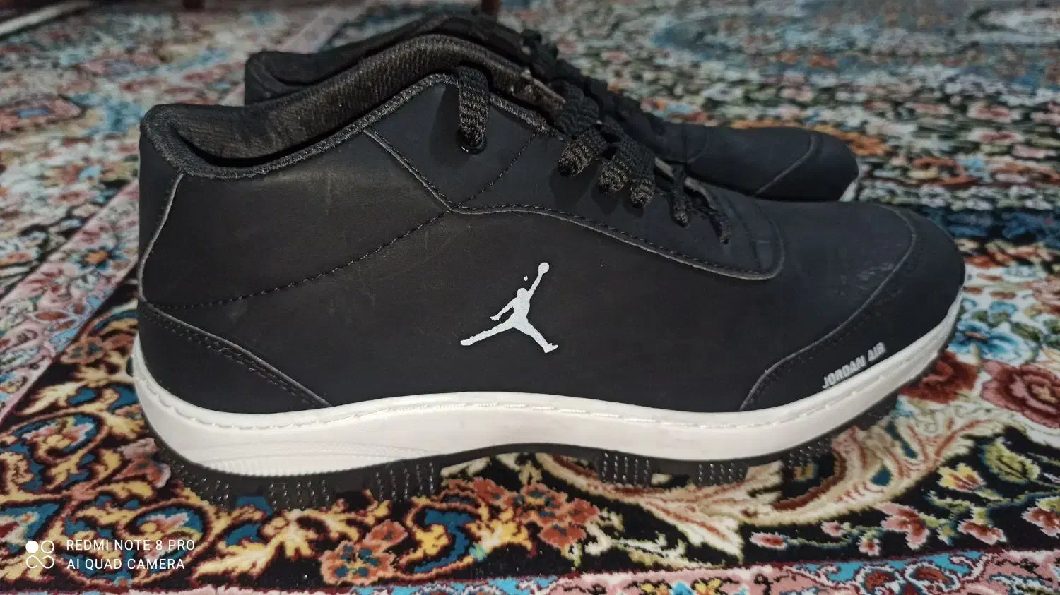 کفش|کیف، کفش، کمربند|اشتهارد, |دیوار