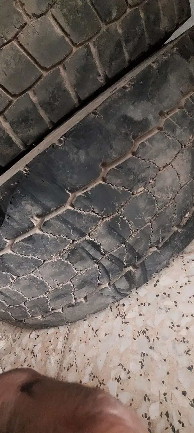 لاستیک ۳۱۵ گل عقب کارکرده|قطعات یدکی و لوازم جانبی|بروجرد, |دیوار