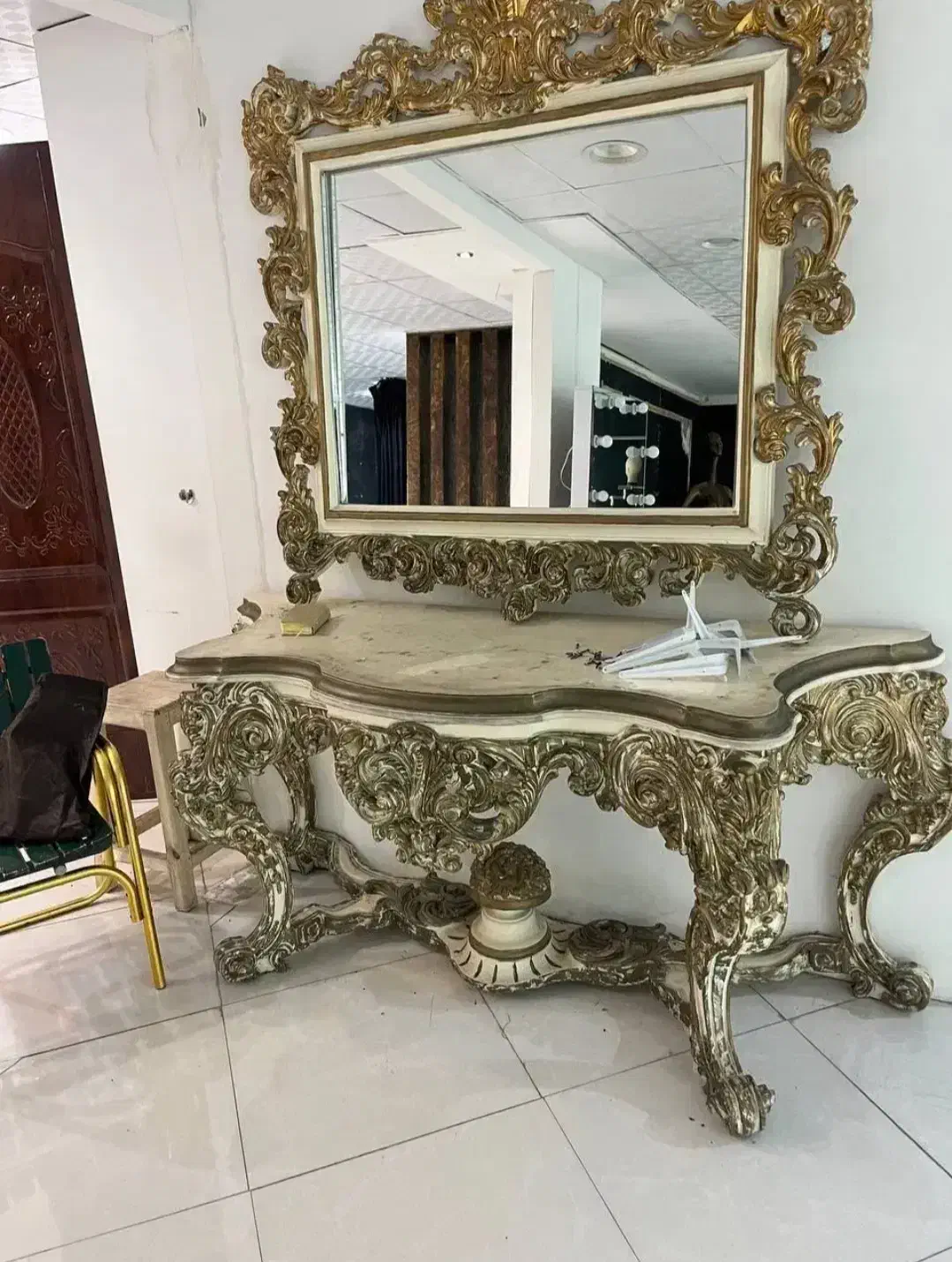 میز توالت|میز و صندلی غذاخوری|قم, سالاریه|دیوار