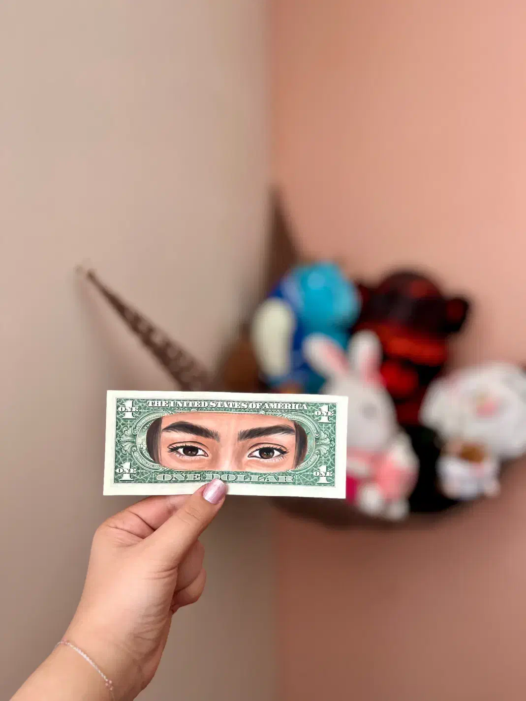 نقاشی چشم روی دلار|تابلو، نقاشی، عکس|شیراز, باهنر|دیوار