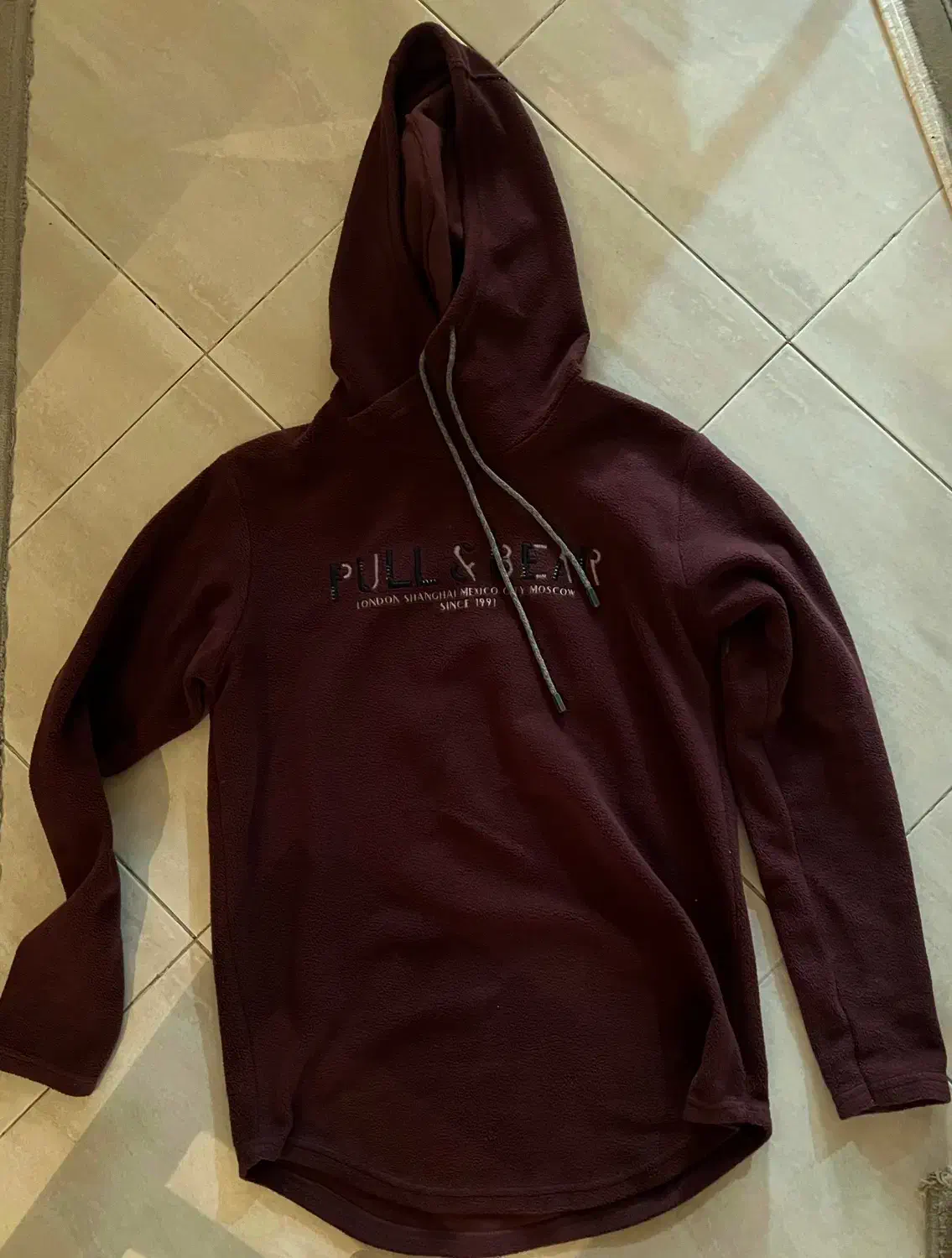 هودی زرشکی کم کارکرد|لباس|ساری, |دیوار