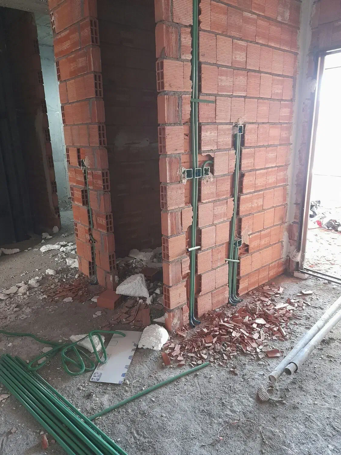 سیم کشی ساختمان|خدمات پیشه و مهارت|اردبیل, |دیوار