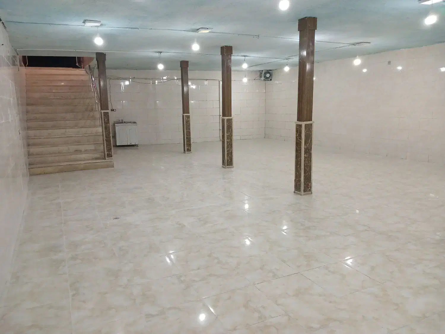 سالن۱۵۰متریزیرزمین برای کافه یا باشگاه|اجارهٔ دفتر کار، اتاق اداری، مطب|کرمانشاه, |دیوار