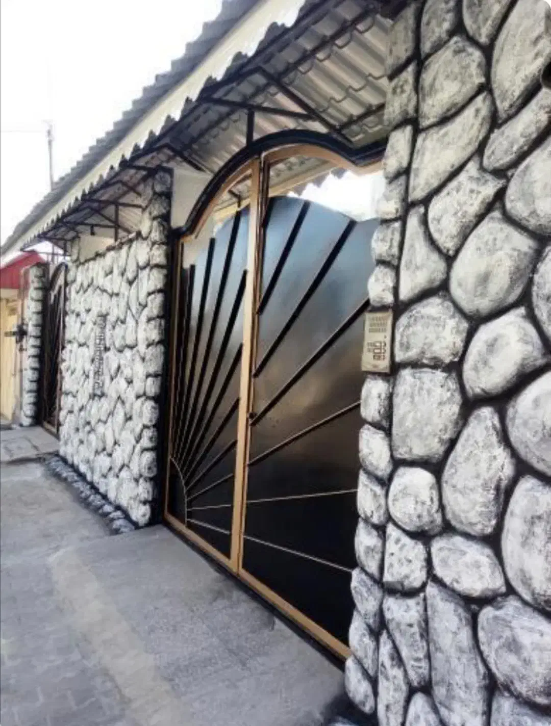 سیمان کاری سیاه و سفید طرح سنگ و درخت شن و سیمانی|خدمات پیشه و مهارت|رودسر, |دیوار