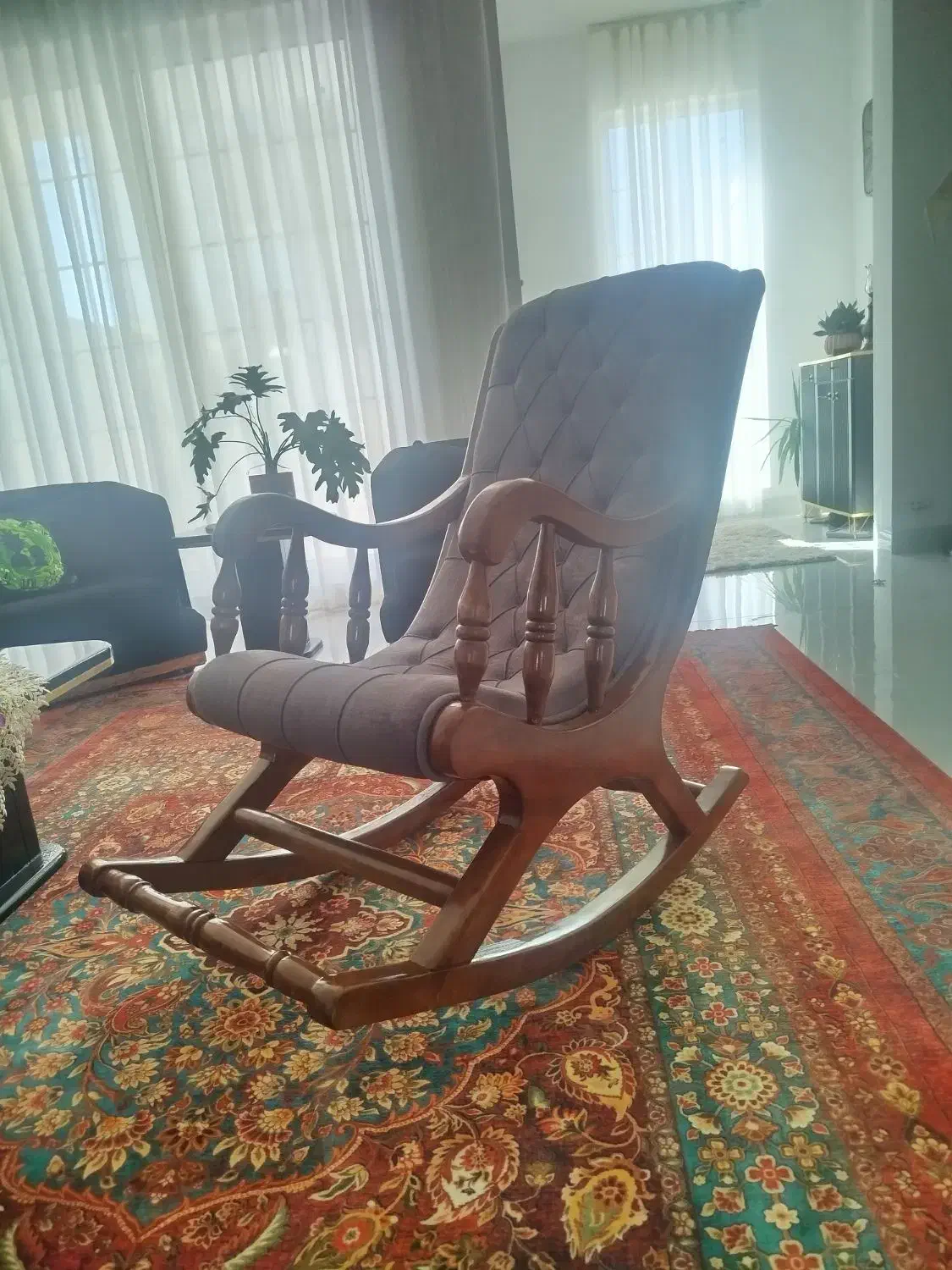 صندلی راک و استند گل به همراه گل ها|صندلی و نیمکت|شاهرود, |دیوار