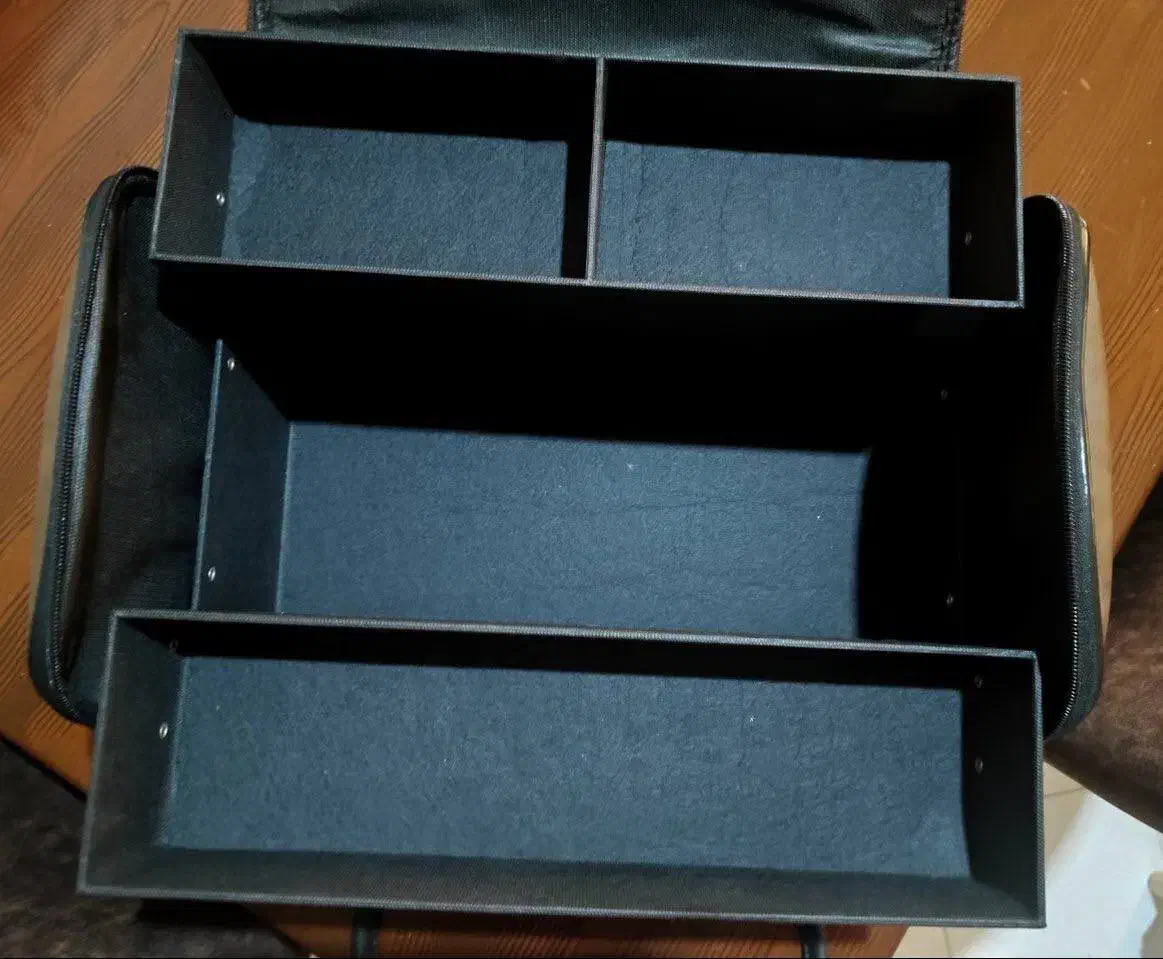 کیف|آرایشگاه و سالن‌های زیبایی|رشت, دیلمان|دیوار