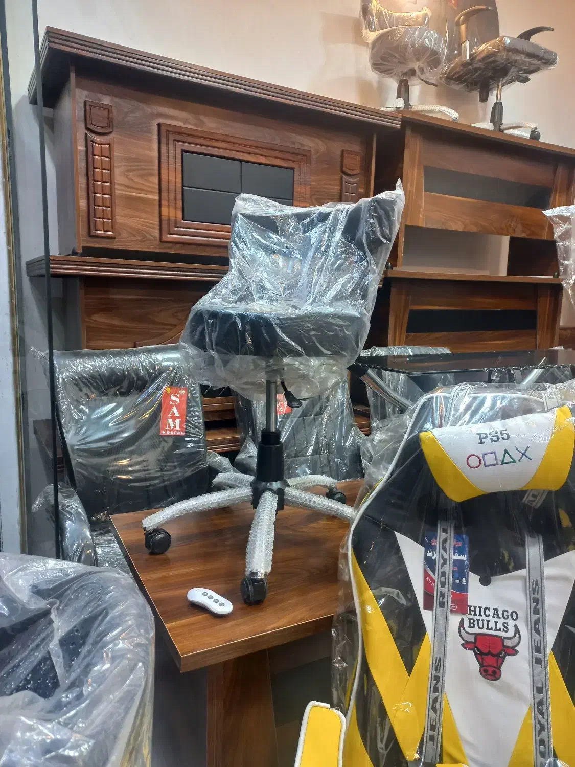 مبلمان ادار ی هادیان ۲ انواع میز و صندلی اداری|مبلمان اداری|اردبیل, |دیوار