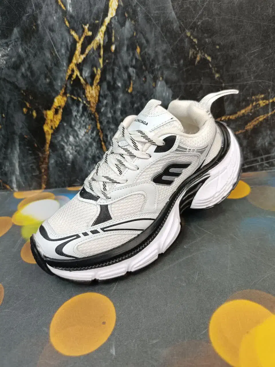 +/کتونی بالنسیاگا|کیف، کفش، کمربند|قم, زنبیل آباد|دیوار