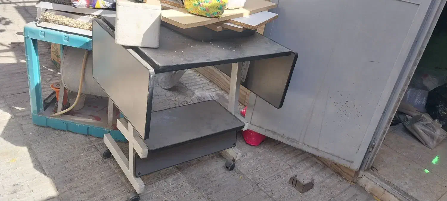 میز تحریر و کامپیوتر تاشو|میز تحریر و کامپیوتر|اندیشه, اندیشه فاز ۲|دیوار