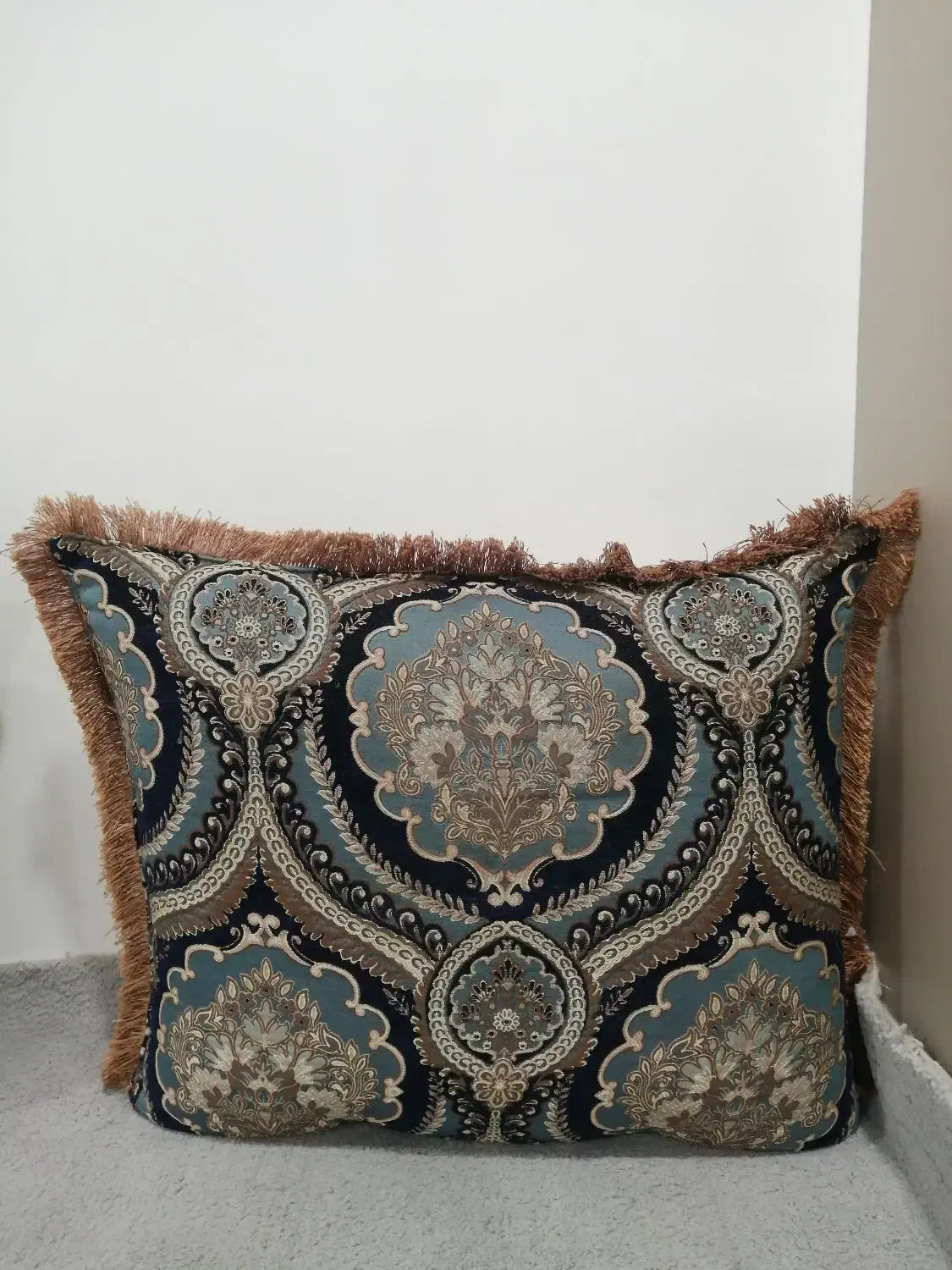 فروش شش عدد پشتی کار کرده در حد نو|پشتی|بندر دیر, |دیوار