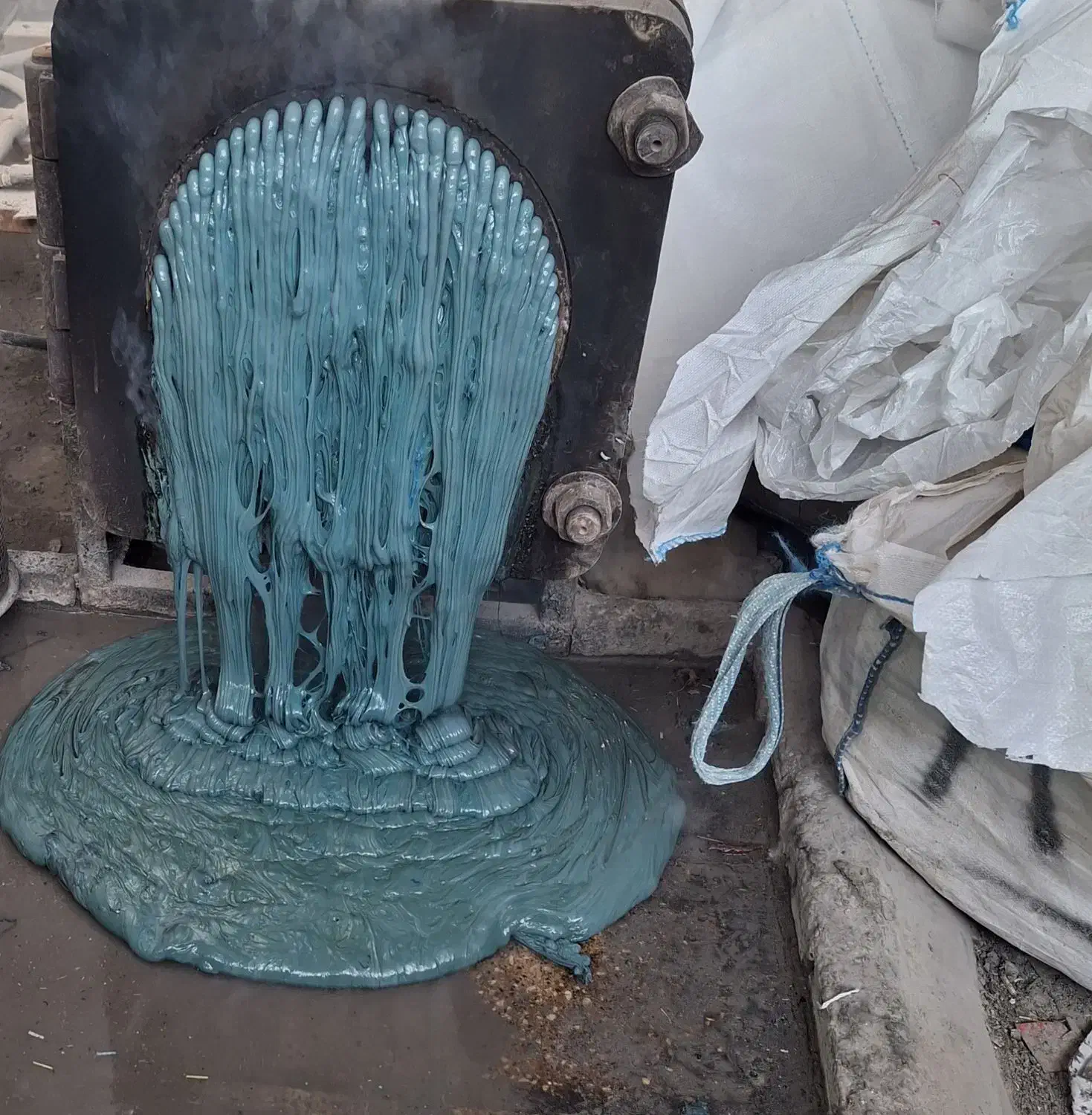 نیازمند 3نفر کارگر در کارگاه تولید مواد پلاستیک|استخدام معماری، عمران و ساختمانی|دشتابی, |دیوار