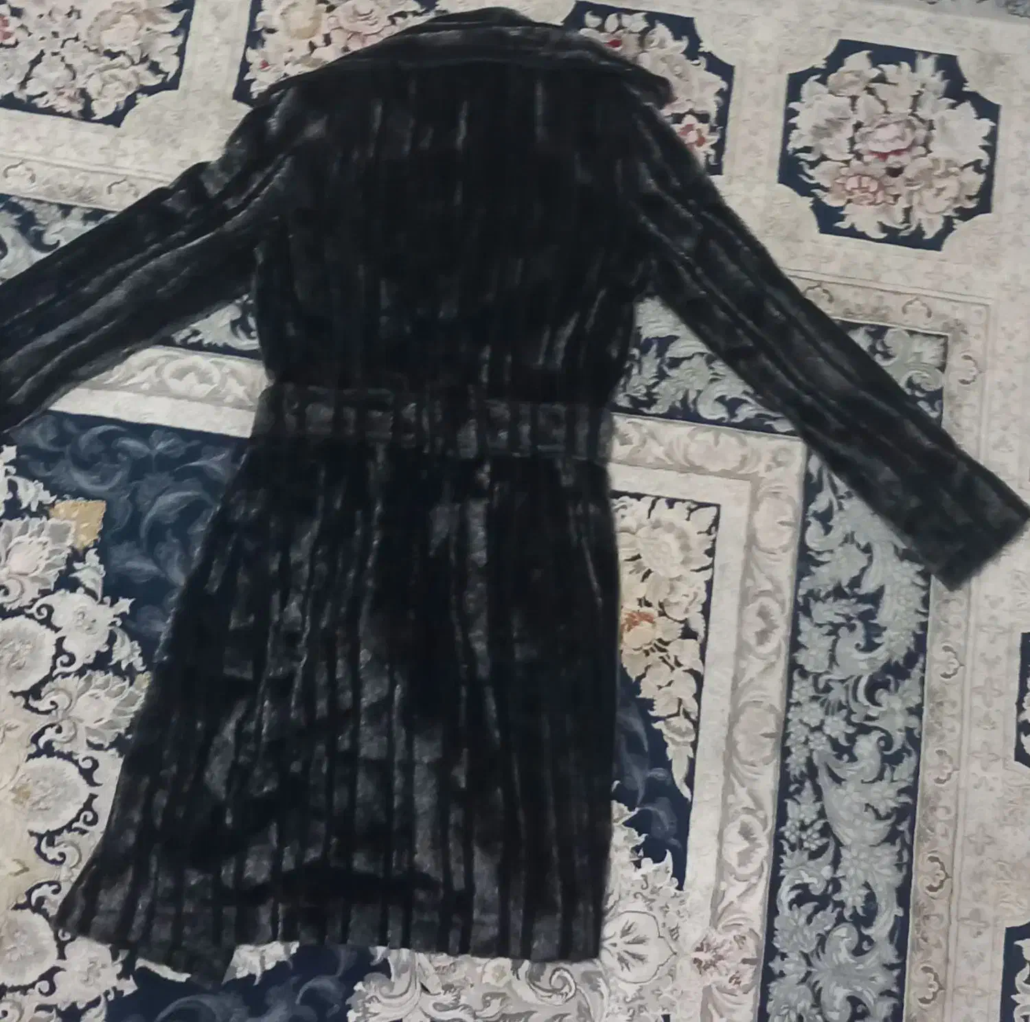 پالتو|لباس|ماسال, |دیوار