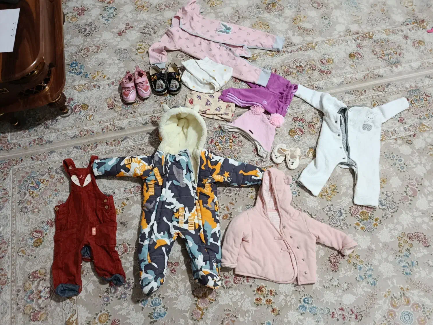 لباس و کفش بچه گانه|کفش و لباس بچه|بومهن, |دیوار