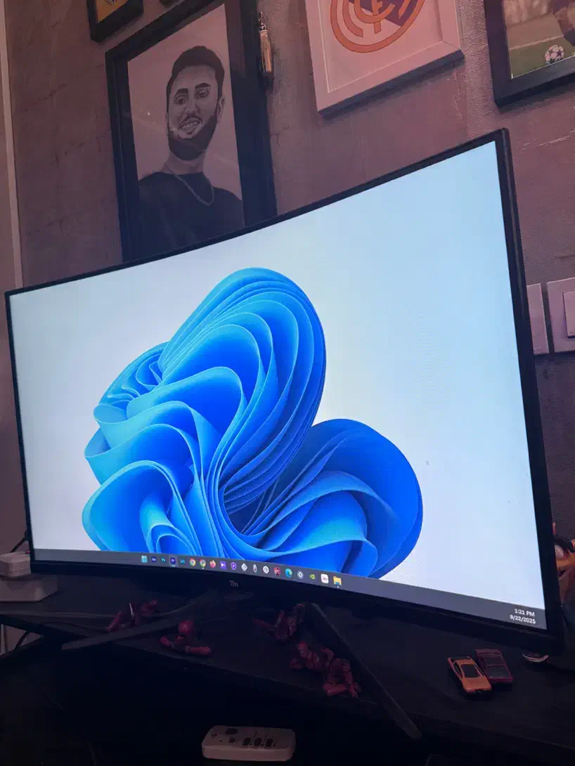 مانیتور ۳۲ اینچ خمیده ۱۴۴ هرتز|قطعات و لوازم جانبی رایانه|ری, دیلمان|دیوار