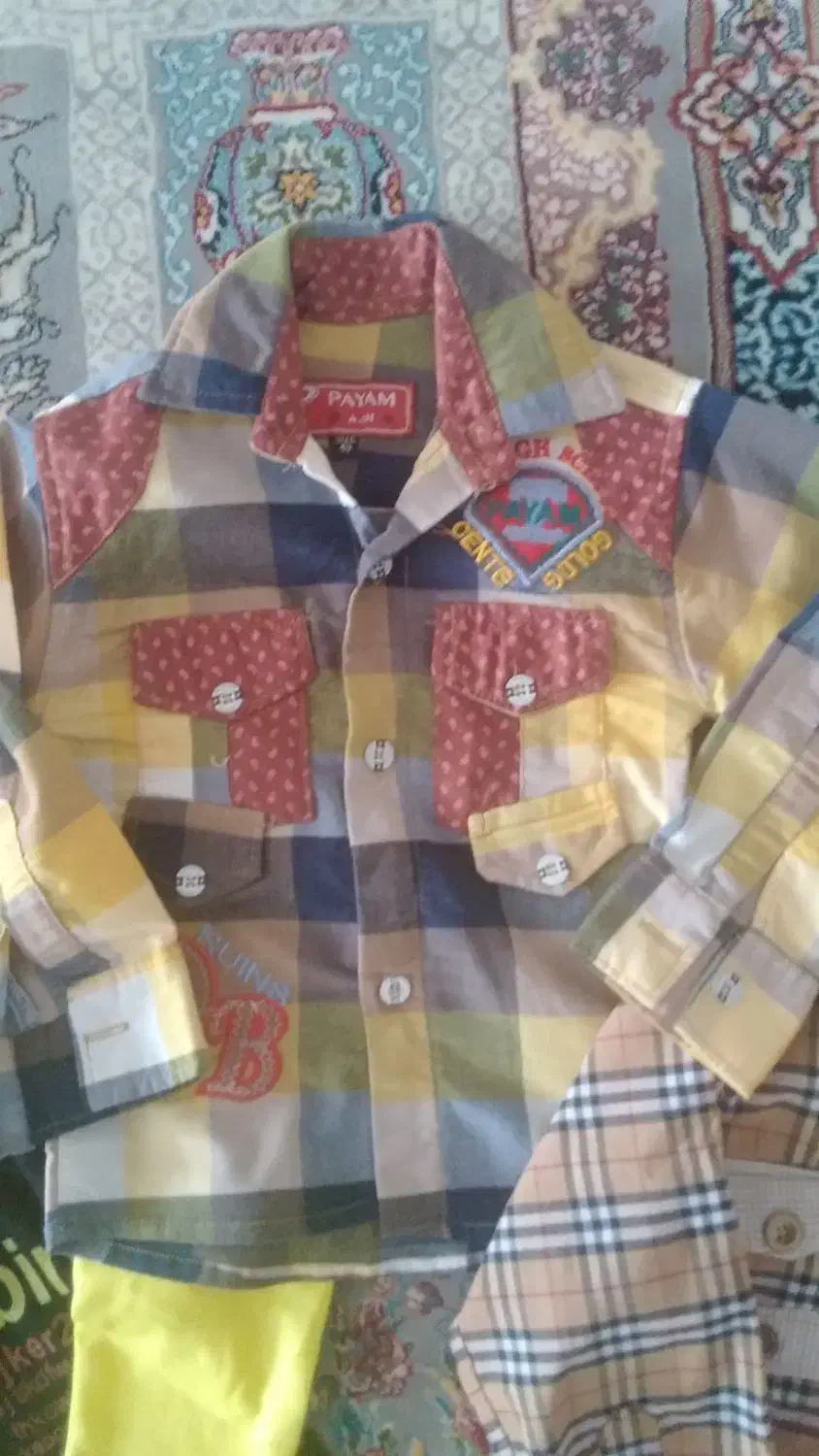 یکعددمانتو وتعدادی لباس باقیمت مناسب|کفش و لباس بچه|بروجرد, |دیوار